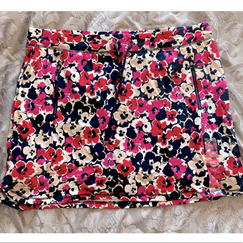 JONES New York NWOT Skorts